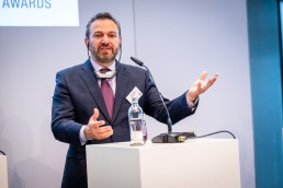 00026_Awards23_Jako_Strategiepanel_Neue_Zinsen_1000_1100