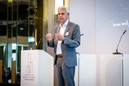 00043_Awards23_Jako_Abschluss_Keynote_Heino_Falcke_1615_1645