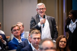 00053_Awards23_Jako_Abschluss_Keynote_Heino_Falcke_1615_1645