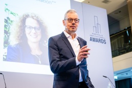 00054_Awards23_Jako_Keynote_Peter_Bofinger_0915_1000